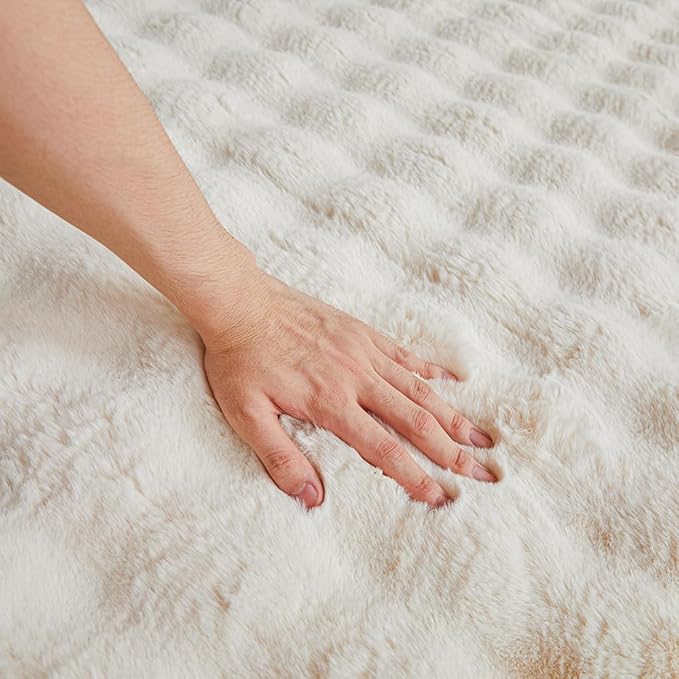 Creamy White Rabbit Plush Rug 2'x3', Fluffy Faux Fur Shaggy Area Rug for Nursery, Kids Room Decor, Soft Fuzzy Carpet for Living Room, Bedroom, Teen Girls Room
