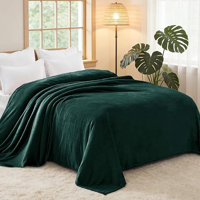 Exclusivo Mezcla Fleece Blankets Queen Size for Bed, Super Soft and Warm, All Season, Cozy, Plush, Lightweight, 90x90 Inches, Forest Green