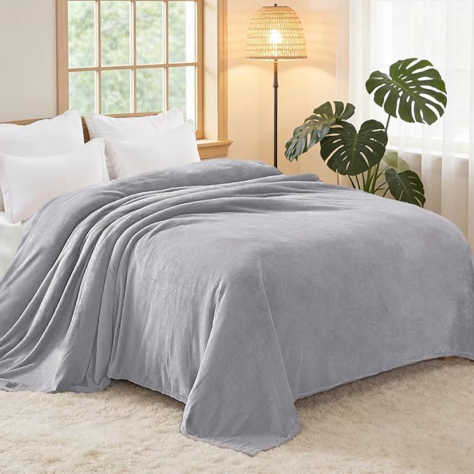 Exclusivo Mezcla Fleece Blanket Cal King Size for Bed, Super Soft and Warm, All Season, Cozy, Plush, Lightweight, 120x120 Inches, Light Grey