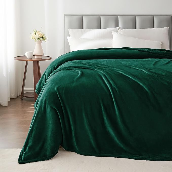 BEDELITE Fleece Blanket King Size Blankets for Bed, Luxury Plush Cozy Fuzzy Blanket 108x90 inches, Super Soft Warm Lightweight Throw Blanket All Seasons Suitable, Forest Green