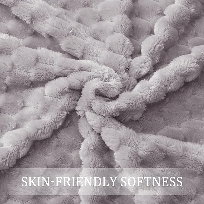 Exclusivo Mezcla Fleece Throw Blanket for Couch, Extra Large Fuzzy Light Grey Bed Blankets, Soft Cozy Plush Sofa Throws for All Seasons, 50x70 Inches