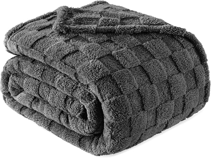 Exclusivo Mezcla King Size Flannel Fleece Blanket, Super Soft and Warm Lightweight Checkered Pattern Blankets for All Seasons, 90x104 Inches, Dark Grey