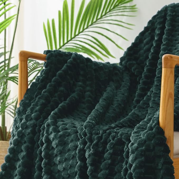 Exclusivo Mezcla Fleece Queen Blanket for Bed, Extra Large Fuzzy Forest Green Bed Blankets, Soft Cozy Plush Sofa Throws for All Seasons, 90x90 Inches