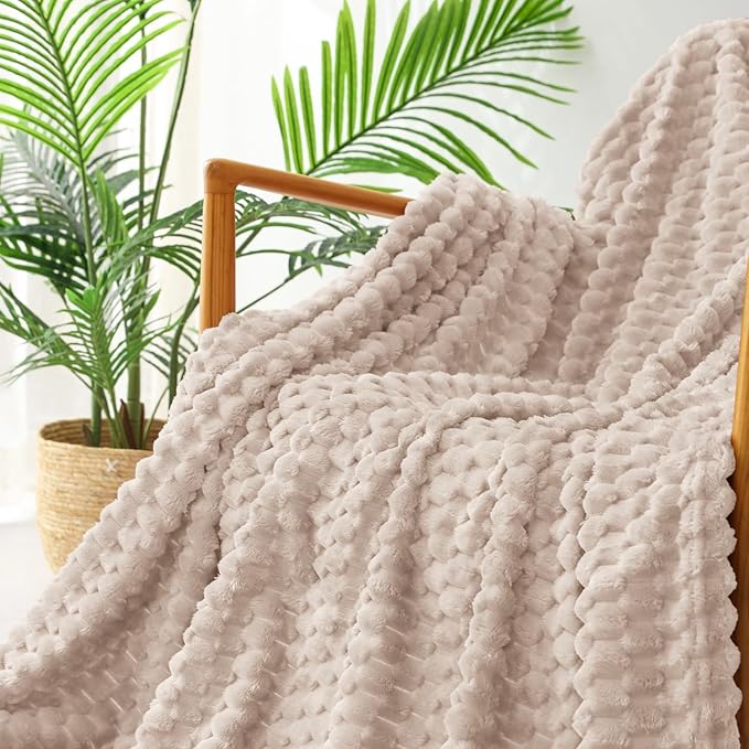 Exclusivo Mezcla Fleece King Blanket for Bed, Extra Large Fuzzy Camel Bed Blankets, Soft Cozy Plush Sofa Throws for All Seasons, 90x104 Inches