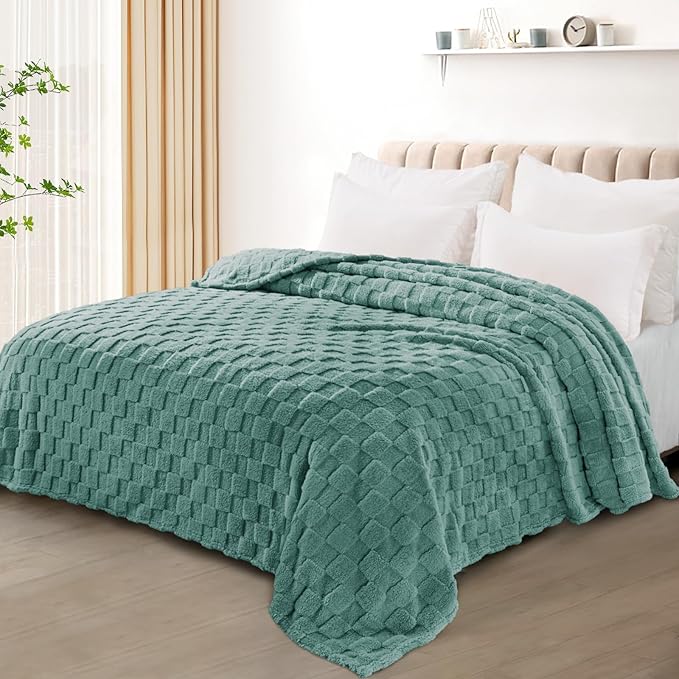 Exclusivo Mezcla King Size Flannel Fleece Blanket, Super Soft and Warm Lightweight Checkered Pattern Blankets for All Seasons, 90x104 Inches, Celadon