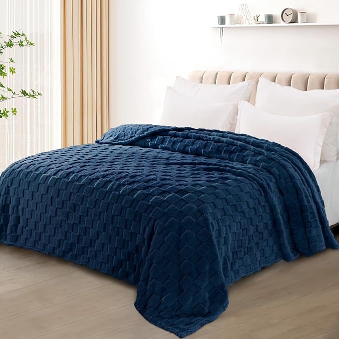 Exclusivo Mezcla King Size Flannel Fleece Blanket, Super Soft and Warm Lightweight Checkered Pattern Blankets for All Seasons, 90x104 Inches, Navy Blue