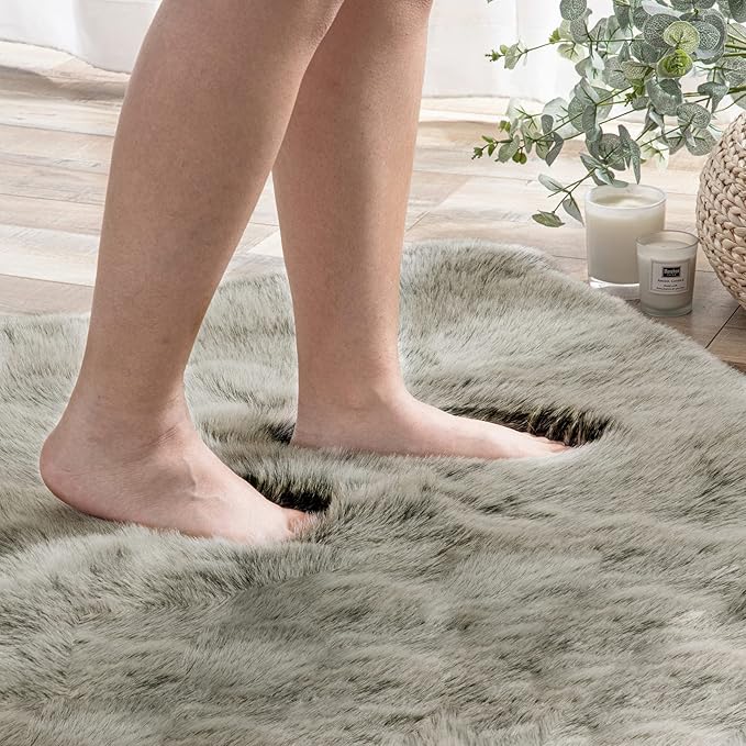 Ashler HOME DECO Soft Fox Faux Fur Chair Couch Cover Area Rug for Bedroom Floor Sofa Living Room Green White 2 x 2.8 ft