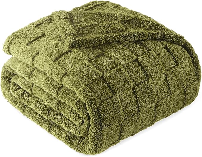 Exclusivo Mezcla King Size Flannel Fleece Blanket, Super Soft and Warm Lightweight Checkered Pattern Blankets for All Seasons, 90x104 Inches, Olive Green