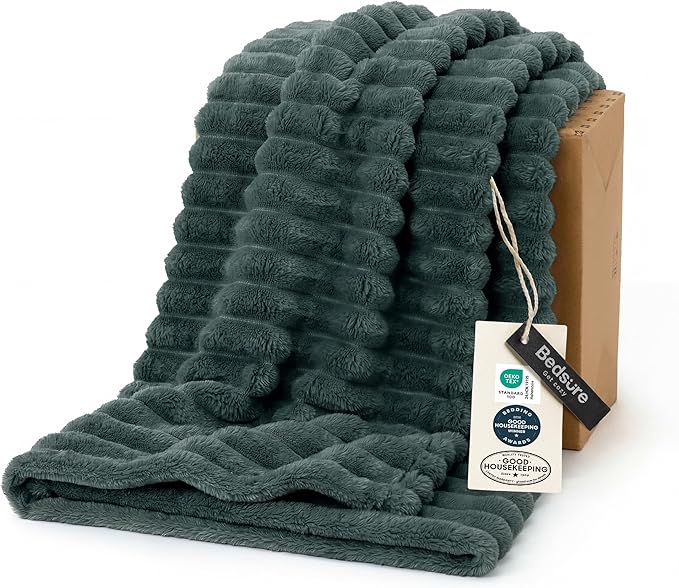 Bedsure GentleSoft Mallard Green Twin Blanket for Bed - Cozy Soft Blankets for Women, Cute Large Throws for Girls, 66x90 Inches