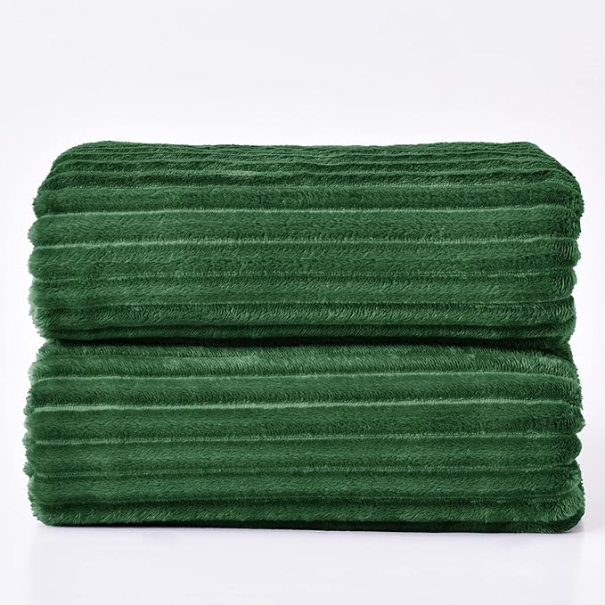 BEDELITE Fleece Blanket King Size – 3D Ribbed Jacquard Soft and Warm Decorative Fuzzy Blankets – Cozy, Fluffy, Plush Lightweight Throw Blankets for Couch, Bed, Sofa(Green, 108x90 inches)