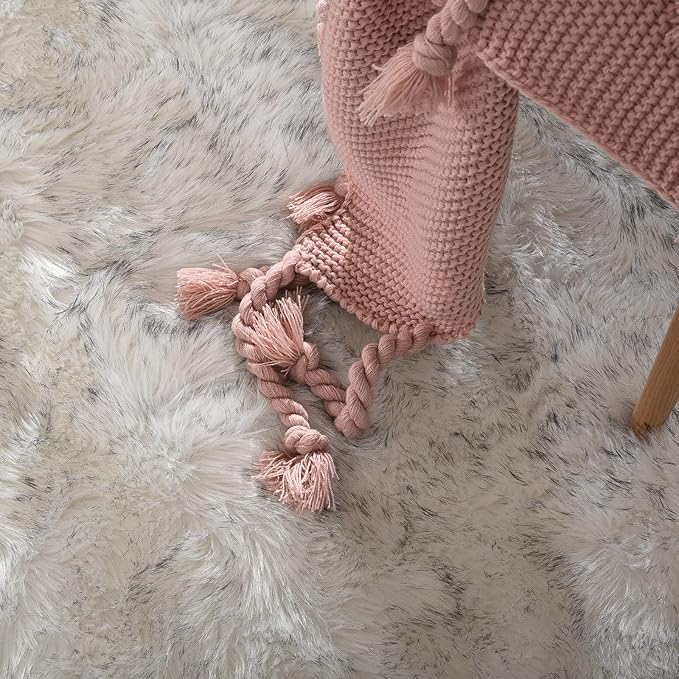 Goolela Round Sheepskin Area Rug 6ft Fluffy Circle Faux Fur Rug for Bedroom Living Room Furry Fuzzy Plush Washable - White with Grey Tips