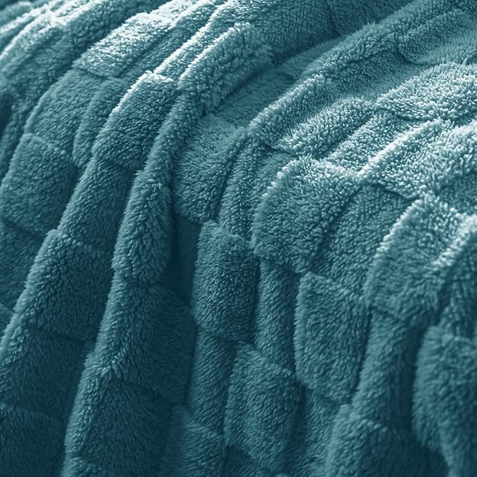 Exclusivo Mezcla Twin Size Flannel Fleece Blanket, Super Soft and Warm Lightweight Checkered Pattern Blanket for All Seasons, 60x80 Inches, Slate Blue