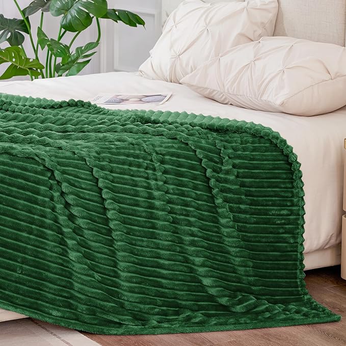 BEDELITE Fleece Blanket King Size – 3D Ribbed Jacquard Soft and Warm Decorative Fuzzy Blankets – Cozy, Fluffy, Plush Lightweight Throw Blankets for Couch, Bed, Sofa(Green, 108x90 inches)