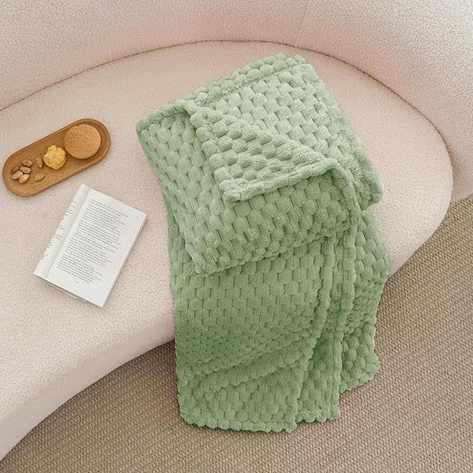 BEDELITE Fleece Blanket - 3D Jacquard Decorative Sage Green Throw Blankets for Couch & Bed, Soft and Cozy Warm Plush Fluffy Blanket All Seasons Suitable, 50x60Inches