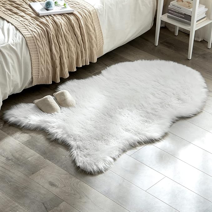 MIULEE Luxury Super Soft Fluffy Area Rug Faux Fur Plush Large Sheepskin Rug Decorative Christmas Shaggy Carpet for Bedside Sofa Floor Nursery 3 x 5 Feet, White