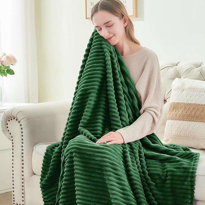 BEDELITE Fleece Blanket Twin Size – 3D Ribbed Jacquard Soft and Warm Decorative Fuzzy Blankets – Cozy, Fluffy, Plush Lightweight Throw Blankets for Couch, Bed, Sofa(Green, 60x80 inches)